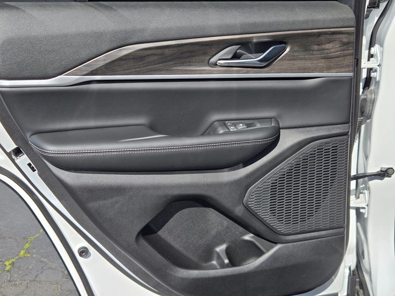 New 2026 Jeep Grand Cherokee Laredo Altitude 4x4