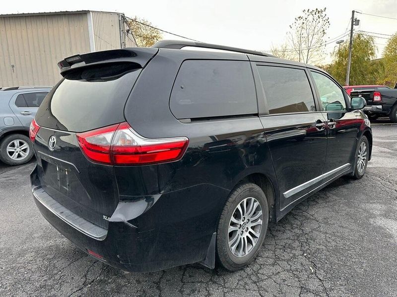 2020 Toyota Sienna XLEImage 12