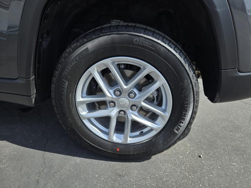 New 2026 Jeep Grand Cherokee Laredo X 4x4