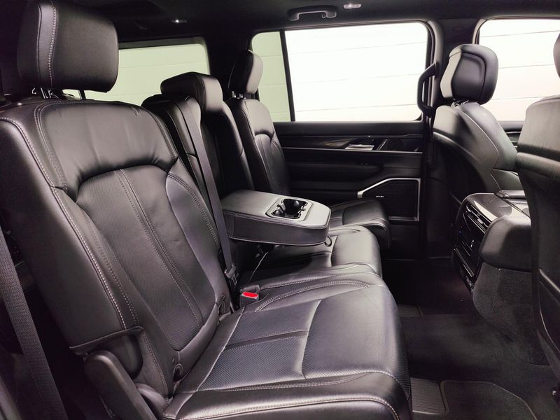 2023 Jeep Wagoneer 5.7L V6 4X4 w/Sunroof & NavImage 17