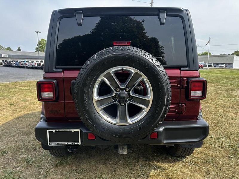 2021 Jeep Wrangler Unlimited Sahara photo 3