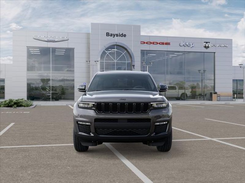 2025 Jeep Grand Cherokee Limited photo 4