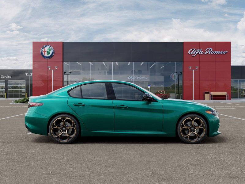 New 2025 Alfa Romeo Giulia Intensa AwdImage 32