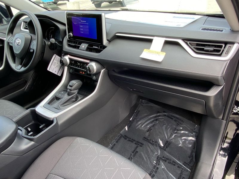 2025 Toyota RAV4 Image 9