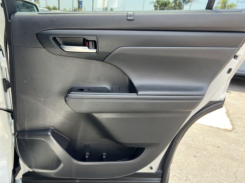 Used 2020 Toyota Highlander Hybrid XLEImage 31