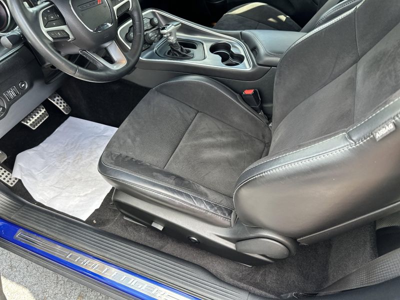 2018 Dodge Challenger SXT Plus photo 17