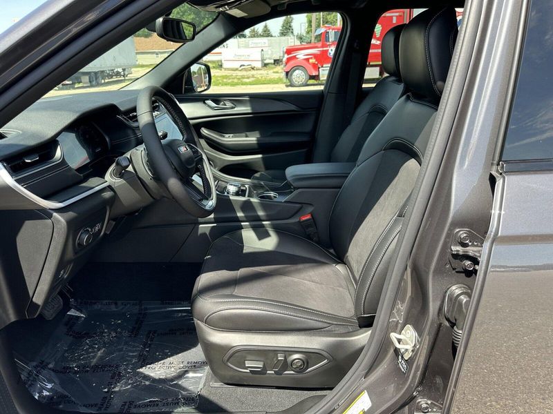 2024 Jeep Grand Cherokee L Altitude XImage 13