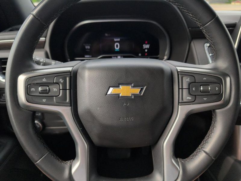 2023 Chevrolet Suburban LTImage 20