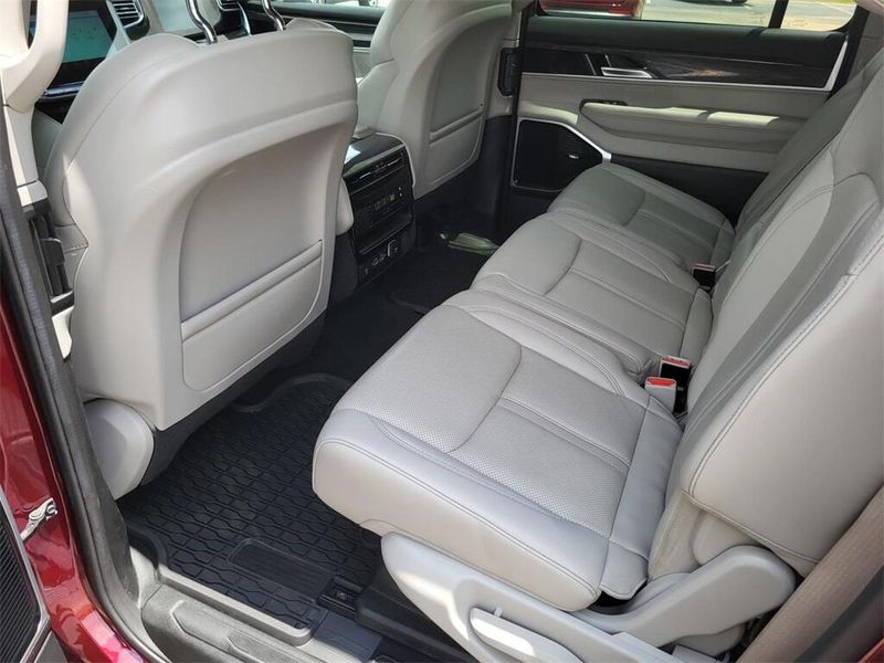 2022 Jeep Wagoneer Series IIIImage 31