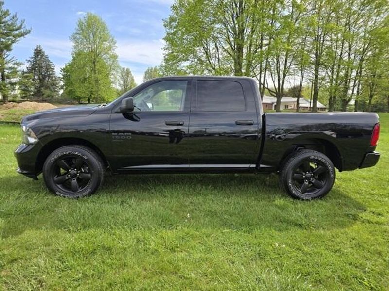 2022 Ram 1500 Classic Night Edition photo 2