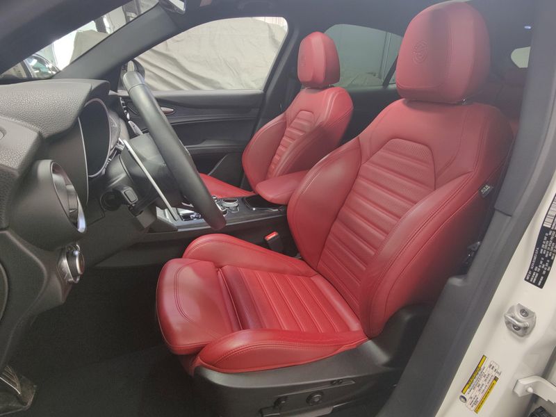 Used 2024 Alfa Romeo Stelvio AWD Sprint w/Sunroof/NavImage 16