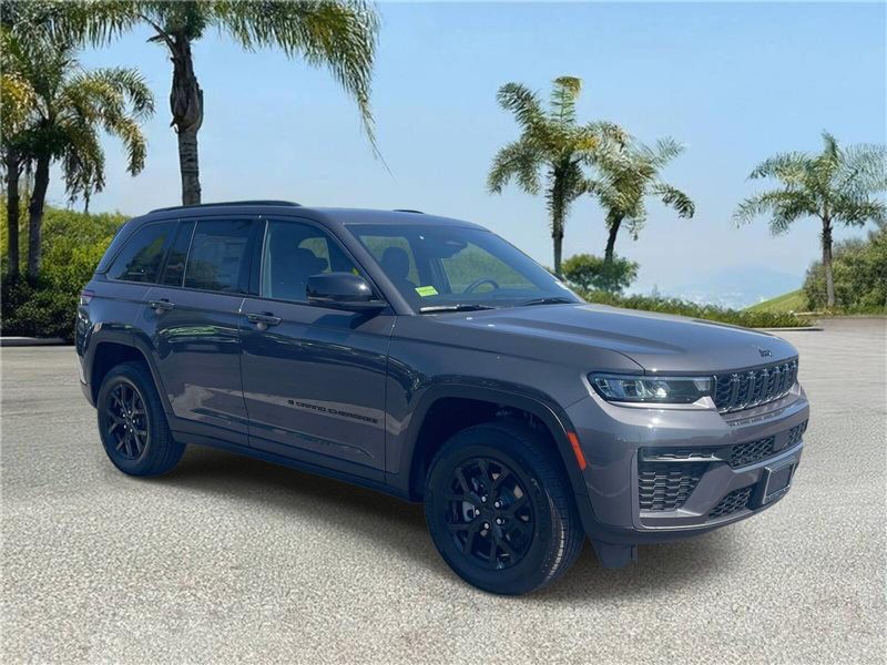 New 2026 Jeep Grand Cherokee Laredo Altitude 4x2