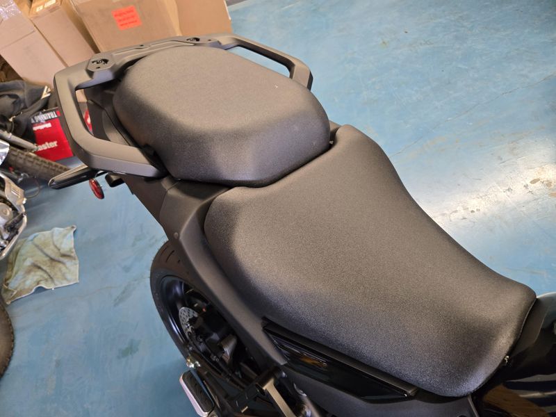 2025 Yamaha TRACER 9 RAVEN Image 16