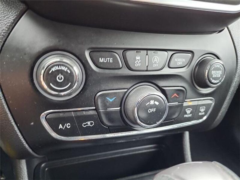 2019 Jeep Cherokee LatitudeImage 14