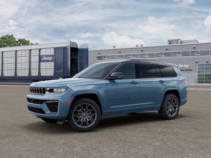 New 2026 Jeep Grand Cherokee L Summit 4x4Image 1