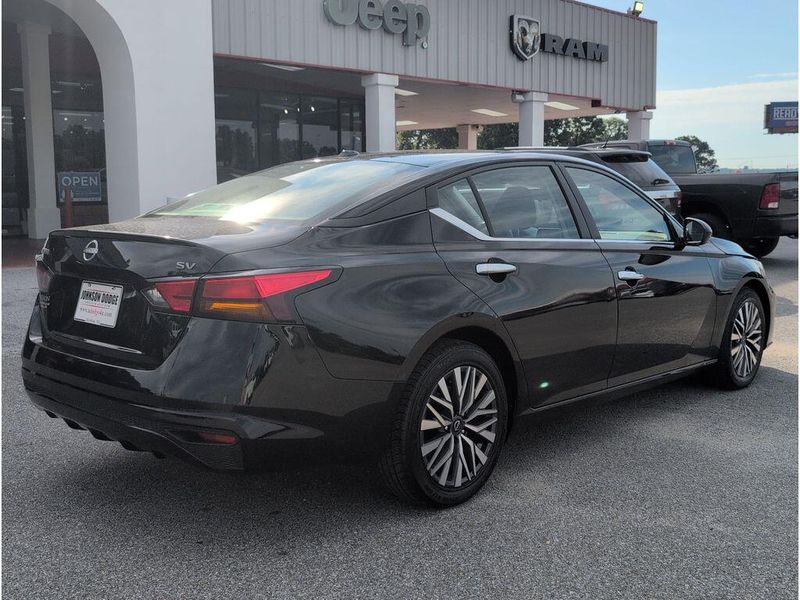 Used 2023 Nissan Altima 2.5 SVImage 5