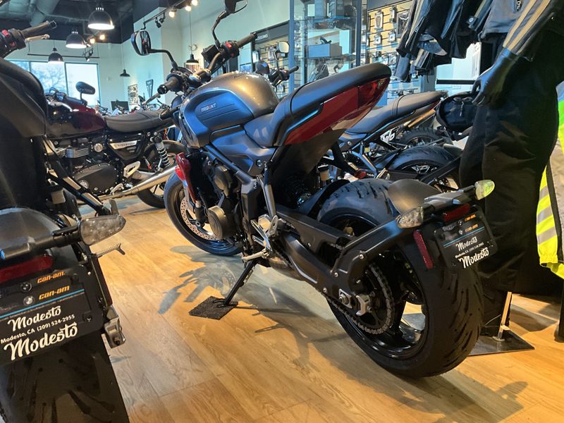 2023 Triumph TRIDENT in a Matt Jet Black / Silver Ice exterior color. BMW Motorcycles of Modesto 209-524-2955 bmwmotorcyclesofmodesto.com 