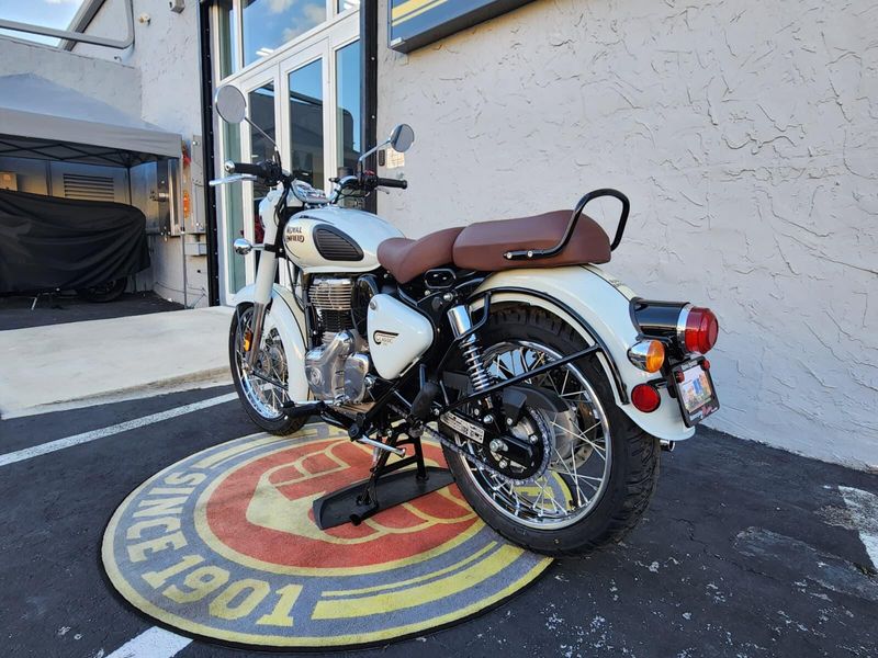 New 2024 Royal Enfield CLASSIC 350 Image 7