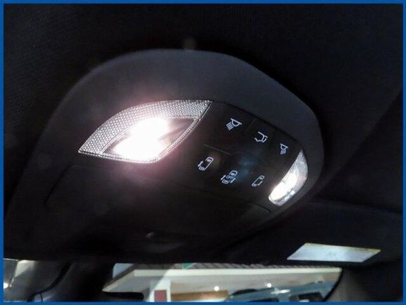 New 2025 Chrysler Voyager LXImage 14