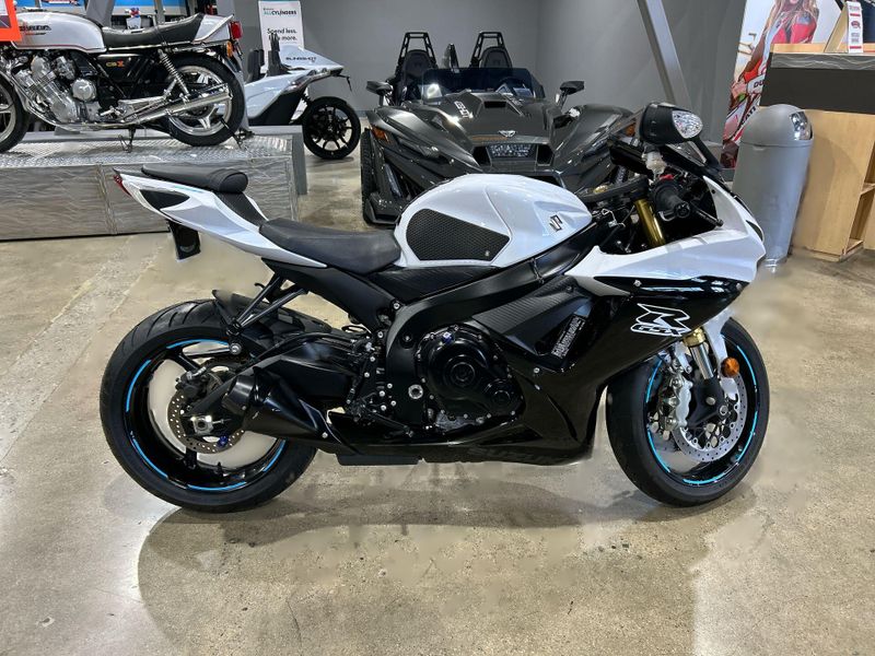 2020 Suzuki GSX-R750 Image 11