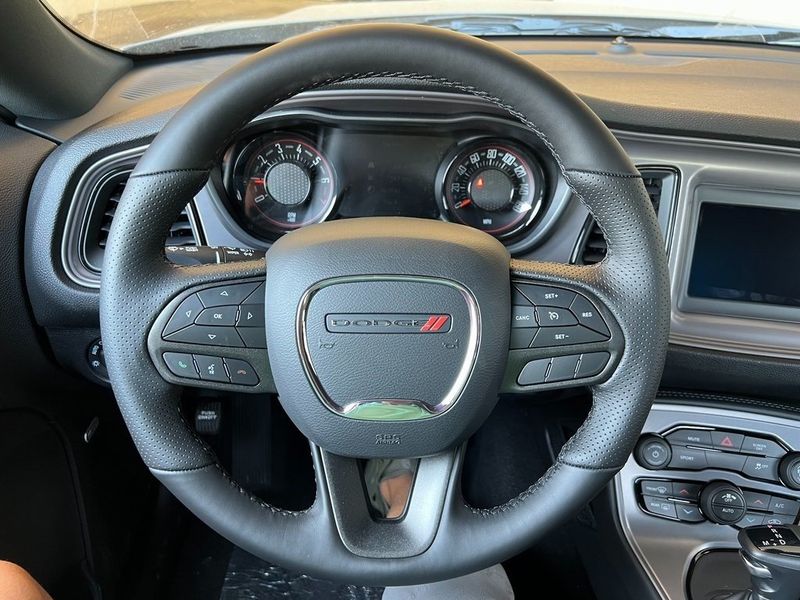 2023 Dodge Challenger Sxt AwdImage 2