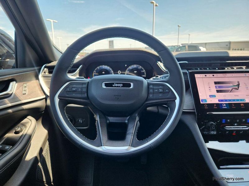 New 2025 Jeep Grand Cherokee Limited 4x4