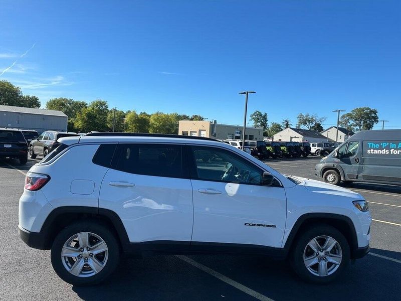 2022 Jeep Compass Latitude photo 4