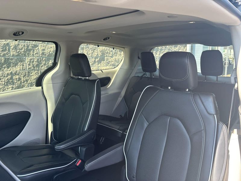 2023 Chrysler Pacifica Limited photo 21