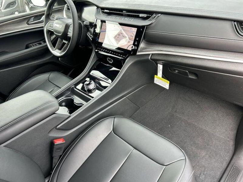 New 2026 Jeep Grand Cherokee Limited 4x2Image 13