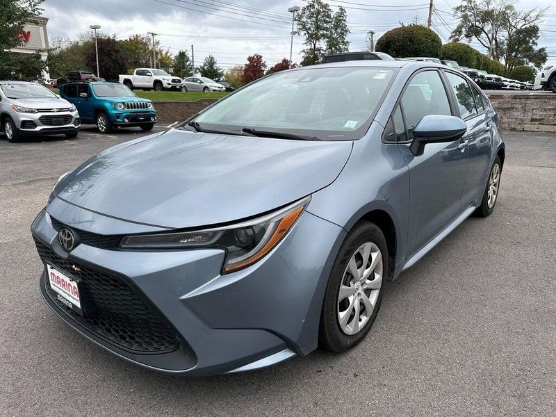 2021 Toyota Corolla LE photo 2