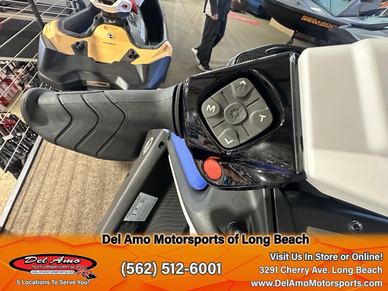 2024 Sea-Doo SPARK FOR 3 CONVENIENCE PACKAGE Image 6