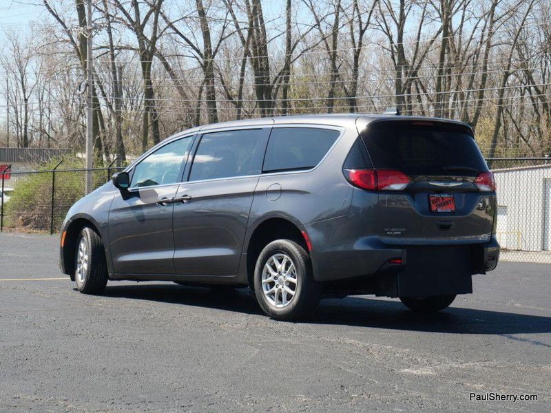 2022 Chrysler Voyager LXImage 28