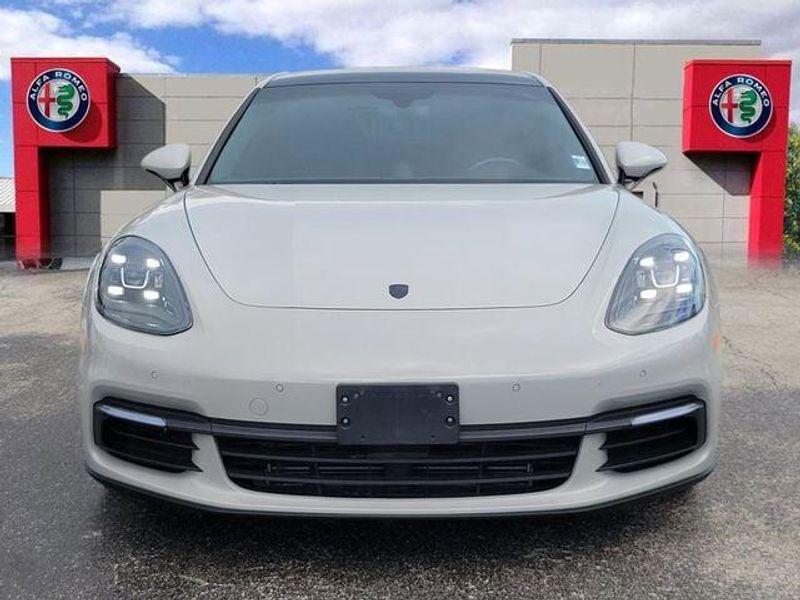 2018 Porsche Panamera Base 4 photo 2