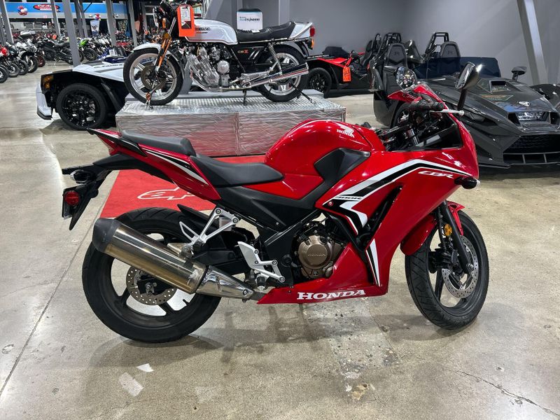 2022 Honda CBR300R Base Image 11