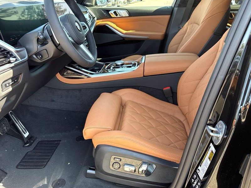 New 2027 BMW X7 xDrive40iImage 17