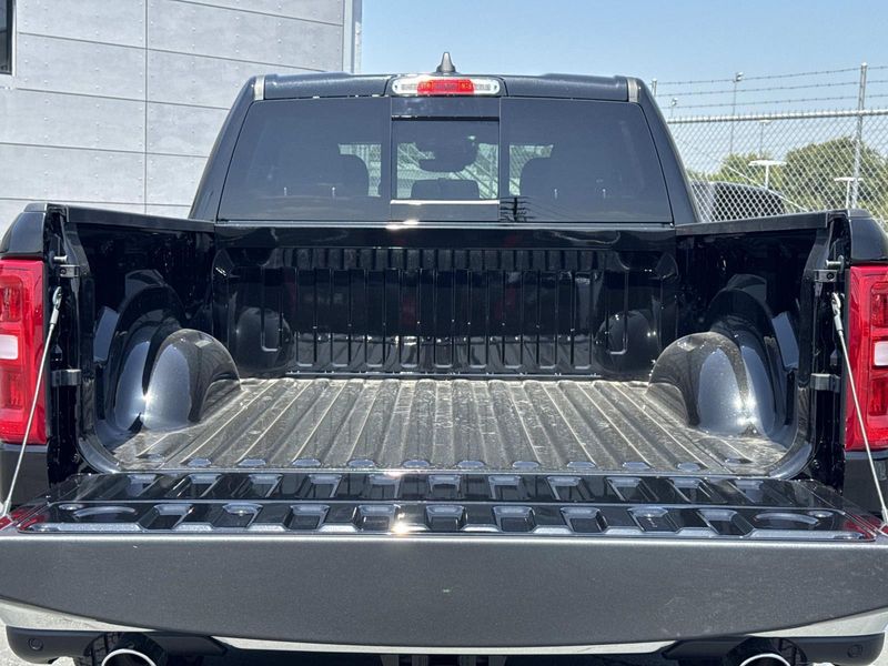 New 2026 RAM 1500 Big Horn Crew Cab 4x2 5'7' Box