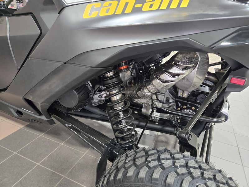 2025 Can-Am MAVERICK R MAX X RS WITH SMARTSHOX 999T DCT CARBON BLACK AND NEO YELLOWImage 18