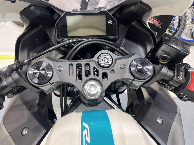 Used 2024 Yamaha YZF-R3 ABS Image 10
