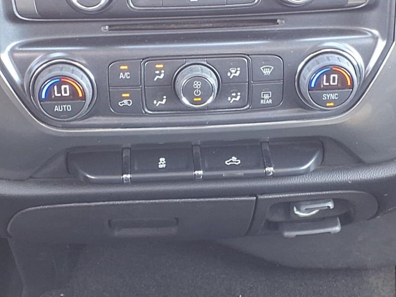 2018 Chevrolet Silverado 1500 LT photo 11