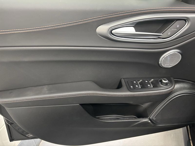 New 2025 Alfa Romeo Giulia Intensa AwdImage 17