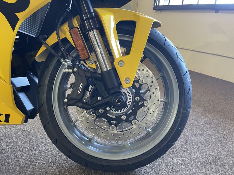 2025 Suzuki GSX-8R Image 10