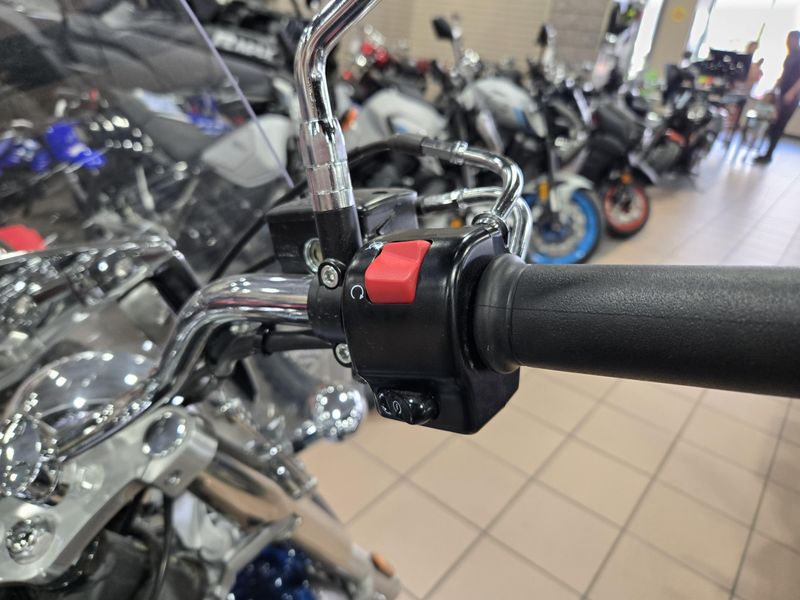 New 2025 Kawasaki VULCAN 900 CLASSIC LT METALLIC GRAPHITE GRAY AND METALLIC CARBON GRAY Image 19