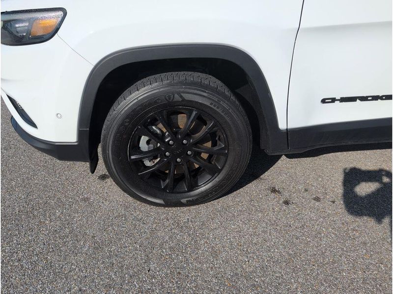2023 Jeep Cherokee Altitude LuxImage 9