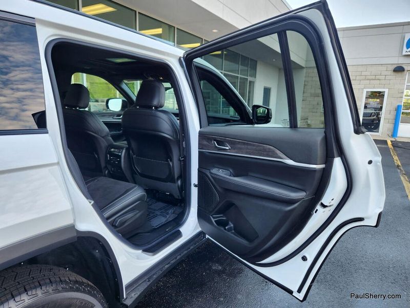New 2026 Jeep Grand Cherokee L Laredo Altitude 4x4