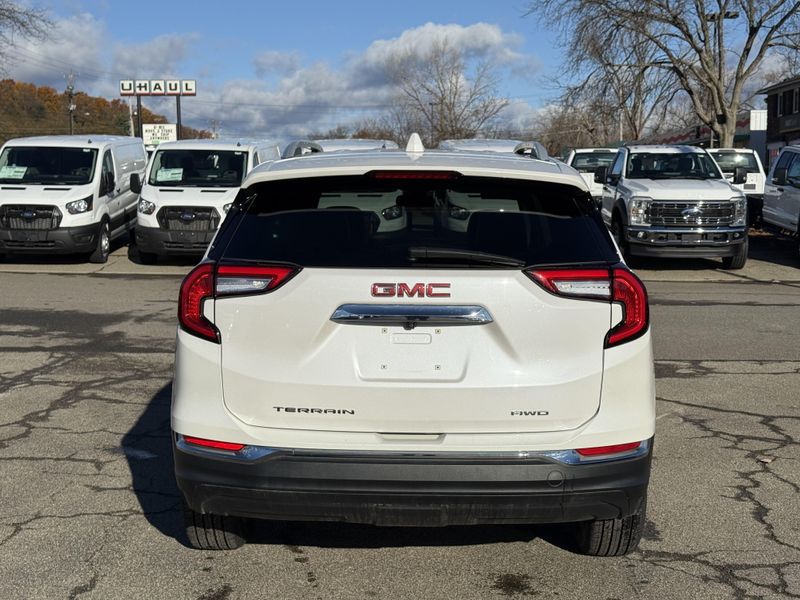 2022 Gmc Terrain SLT photo 2