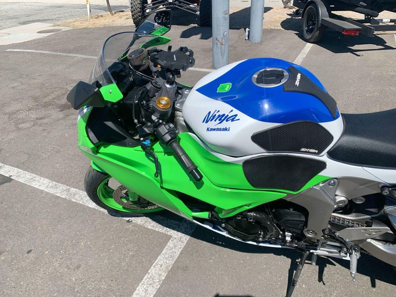 Used 2024 Kawasaki Ninja ZX-6R ABS Image 10
