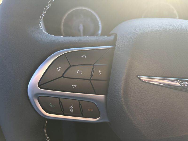 New 2026 Chrysler Pacifica SelectImage 26