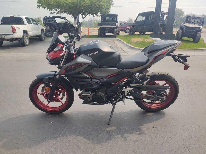 Used 2025 Kawasaki Z500 SE ABS 