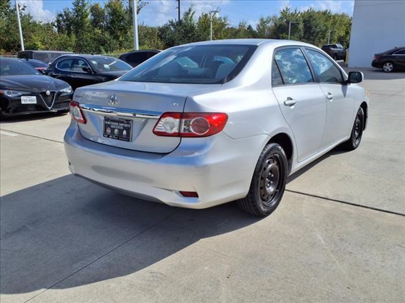 2013 Toyota Corolla LEImage 11