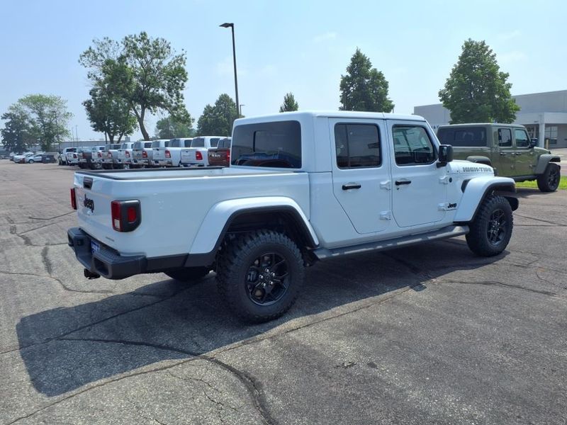 2025 Jeep Gladiator Sport photo 3